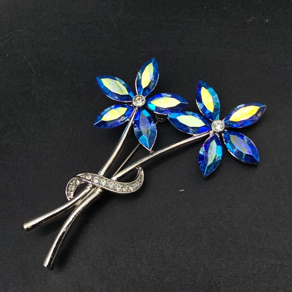 Avon 1998 Fashion Blue Flower Brooch Rhinestones In Box Vintage